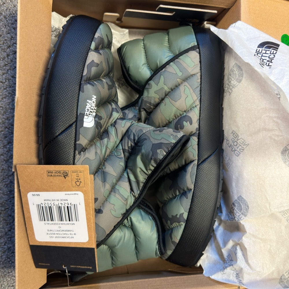 NWT The North Face men’s Thermoball traction bootie camp print size 10